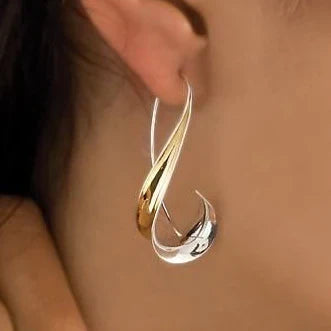 "Vintage gouden oorbellen, handgemaakt, elegant ontwerp, luxe uitstraling, tijdloze sieraden voor elke gelegenheid."