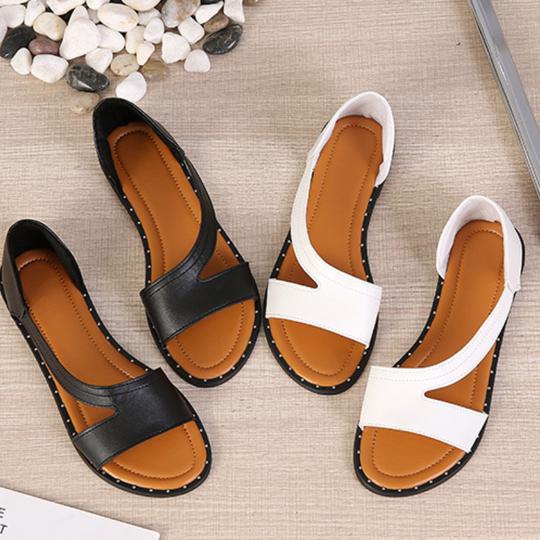 "Vrouwelijke Nikkie Premium sandalen met schokabsorberende zolen in elegant zwart, ideaal voor dagelijks comfort."