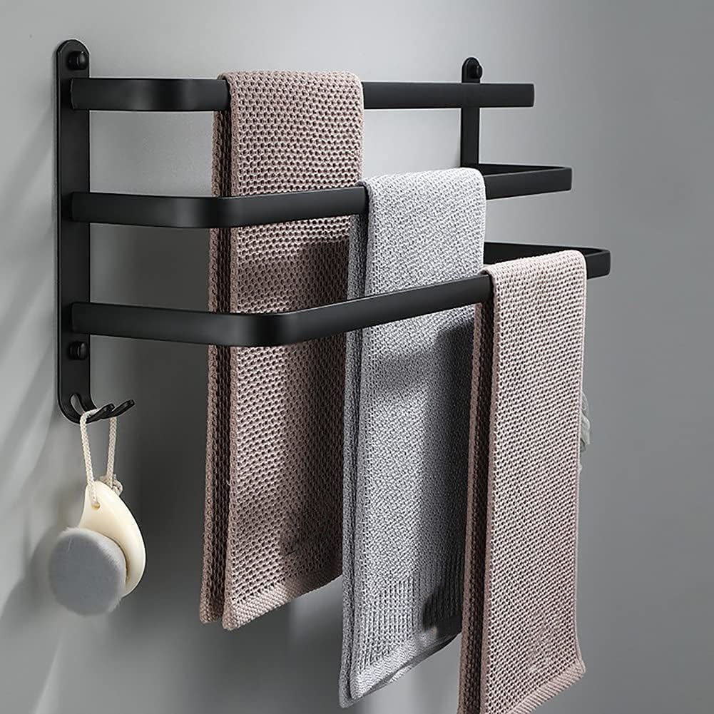 Wandgemonteerde aluminium badkamer opbergplank met handdoekhouder, modern design.