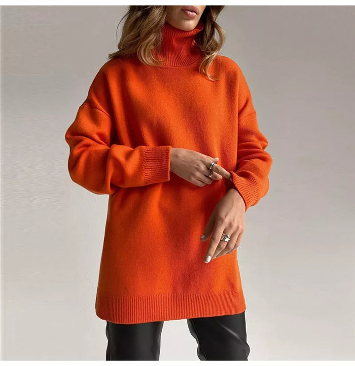 Warme damestrui met col en zijsplit. Oversized, gebreide stof biedt comfort en stijl voor wintermaanden.