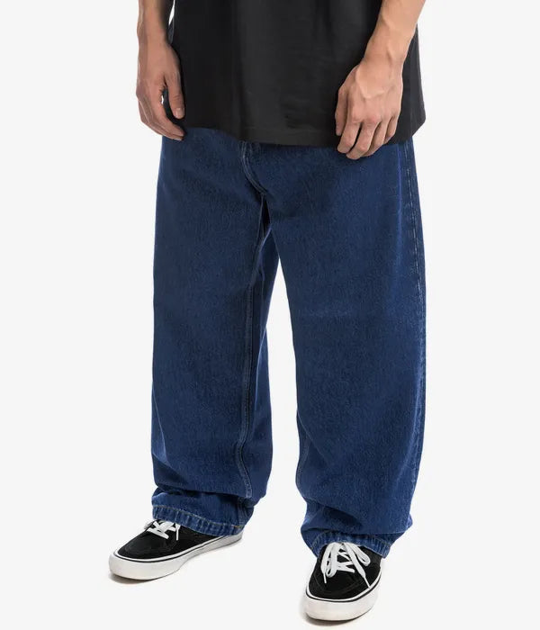 "Wijdvallende donkerblauwe heren jeans in oversize skaterstijl, ideaal voor dagelijks comfort en een trendy uitstraling."