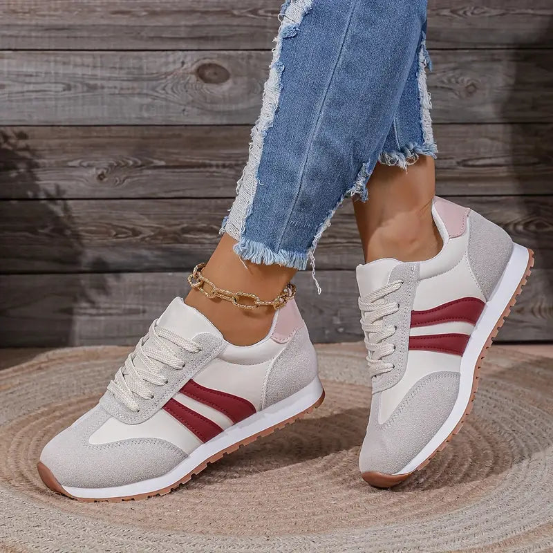 Stijlvolle grijze dames sneakers (retro stijl) met demping en voetboogondersteuning voor casual comfort.