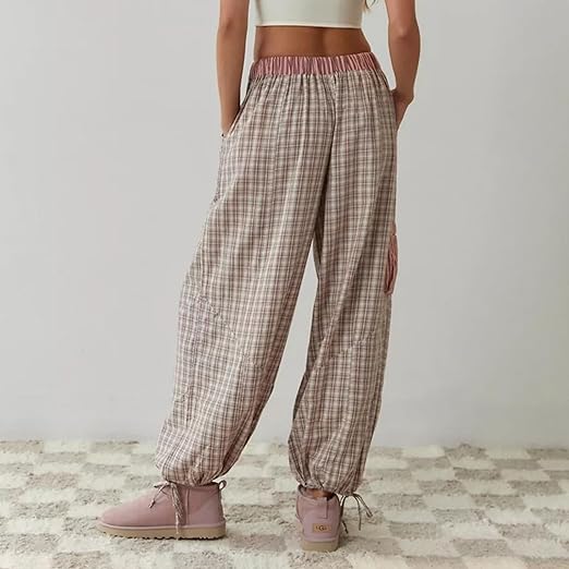 "Winterklaar dames pyjama set, vintage look, loszittend design, warme blauwe stof, comfortabel en stijlvol voor koude nachten