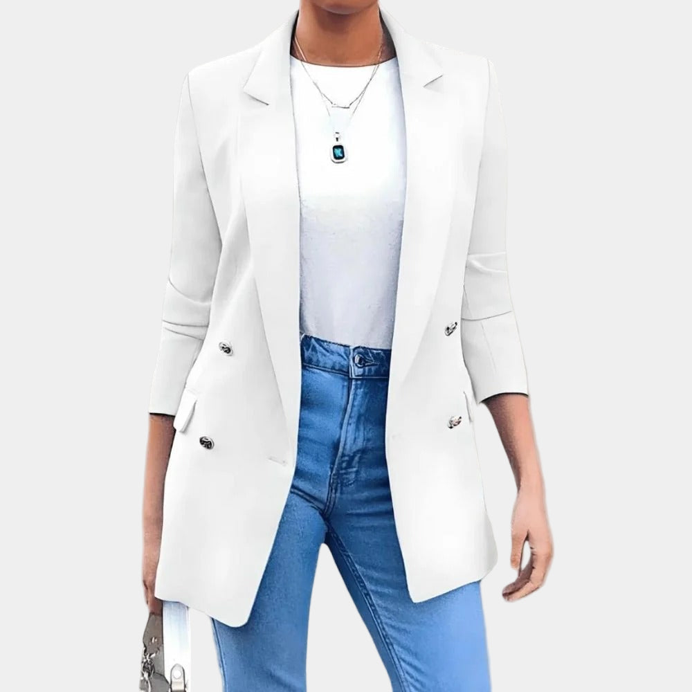 Witte dames blazer met elegante gouden knopen en getailleerde pasvorm, perfect voor een modieuze look.