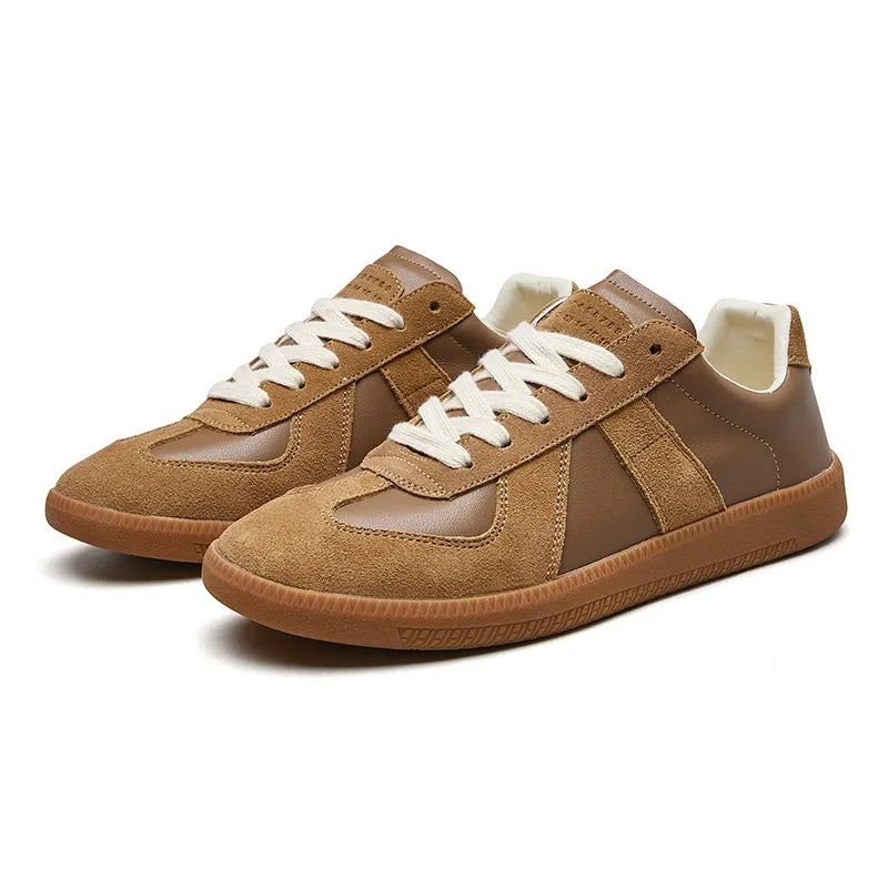 Witte dames retro sneakers met dikke zool. Stijlvol en comfortabel voor dagelijkse casual mode.