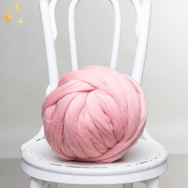 Zachte, gebreide deken gemaakt met 1000g XXL chunky breigaren LuxaWool, perfect voor gezellige avonden.