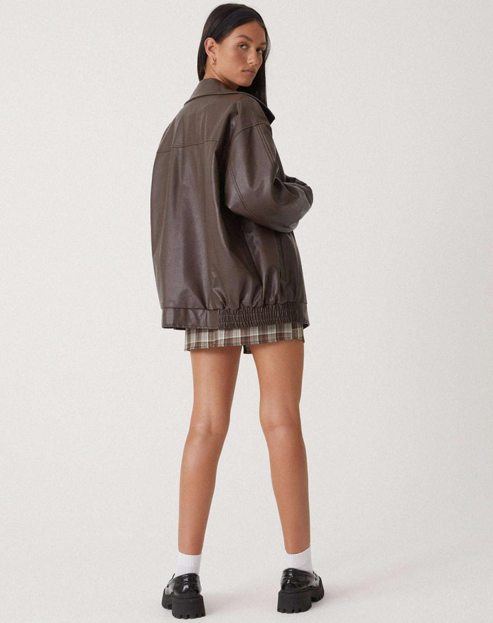 Veelzijdig oversized dames jasje (leerlook), draagbaar als zomerjas of hippe tussenjas.