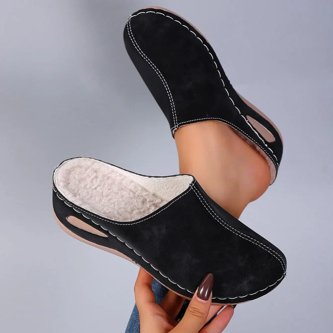 Comfortabele blauwe & bruine dames orthopedische klompen met voetboogsteun en lichte sleehak.