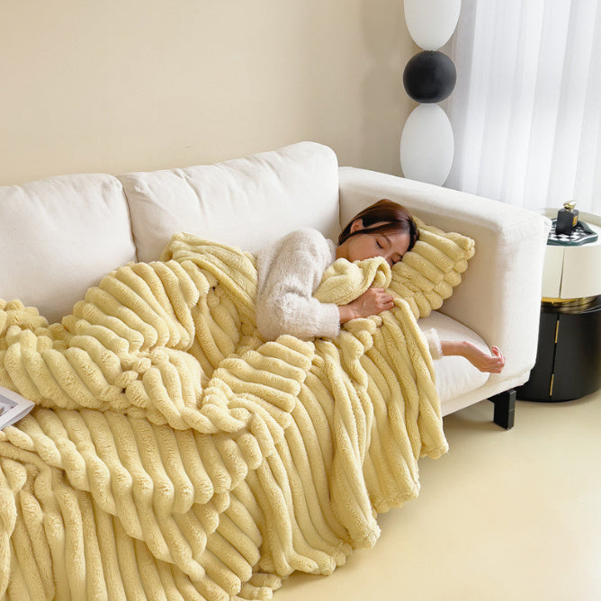 Gezellige woondeken van zachte fleece, heerlijk om onder te kruipen tijdens het lezen of tv kijken; extra warmte gegarandeerd.