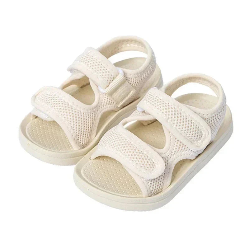 Zachte, sneldrogende kindersandalen met ademend ontwerp en moderne stijl, ideaal voor avontuurlijke zomerdagen.