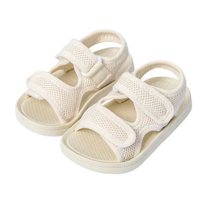 Zachte, sneldrogende kindersandalen met ademend ontwerp en moderne stijl, ideaal voor avontuurlijke zomerdagen.