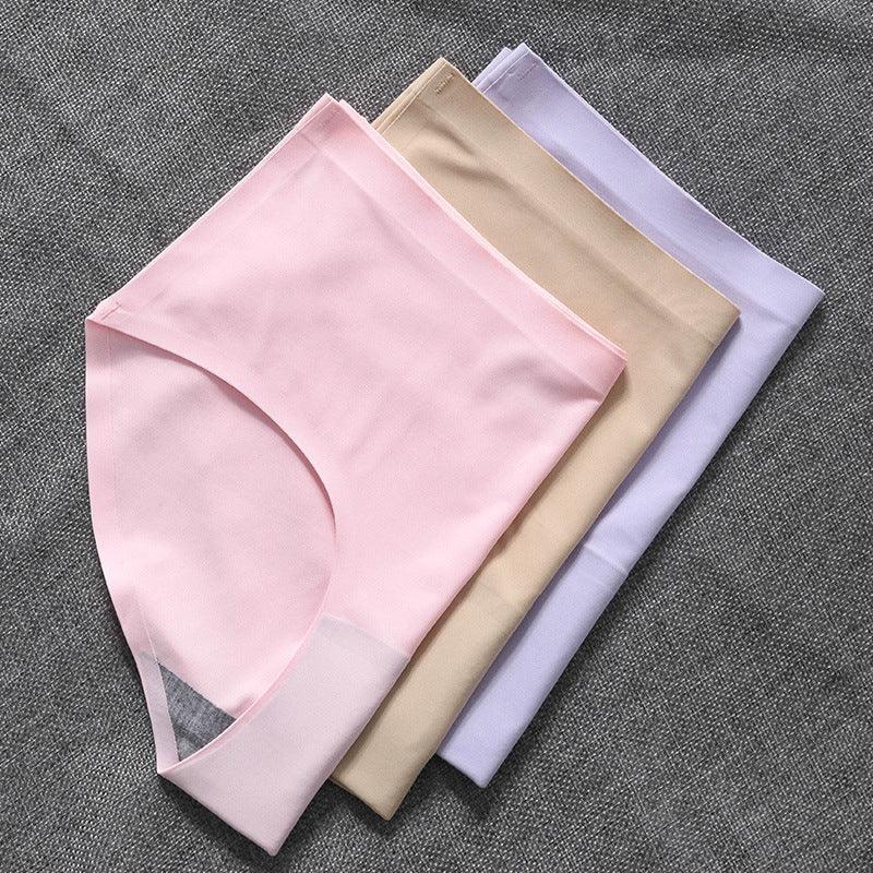"Zijdezacht naadloos ondergoed in diverse kleuren, geen zichtbare lijnen, comfortabel en ademend voor dagelijks gebruik."