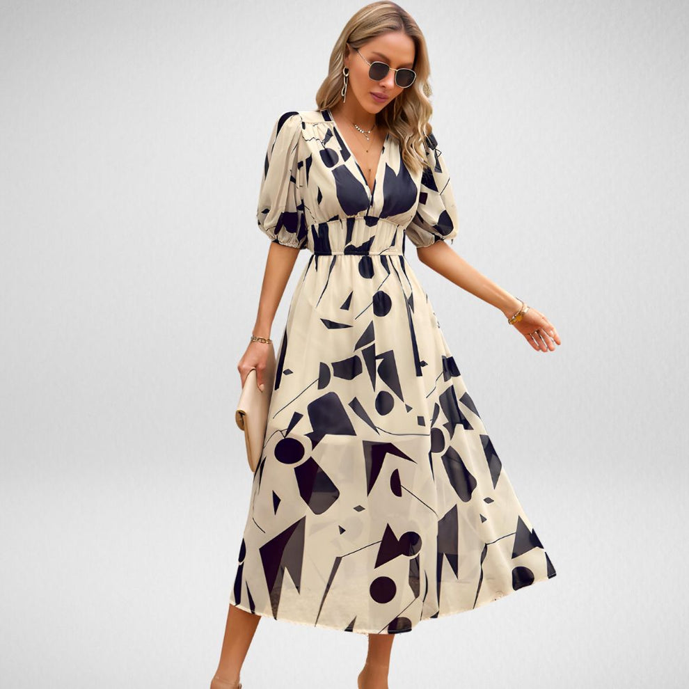 "Zomerse midi-jurk met vrolijke prints en pofmouwen, perfect voor zonnige dagen. Luchtige stof, elastische tailleband."