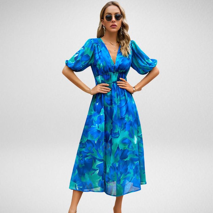 "Zomerse midi-jurk met vrolijke prints en pofmouwen, perfect voor zonnige dagen. Luchtige stof, elastische tailleband."