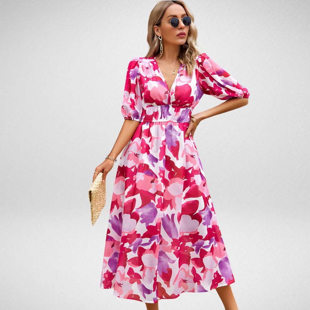 "Zomerse midi-jurk met vrolijke prints en pofmouwen, perfect voor zonnige dagen. Luchtige stof, elastische tailleband."