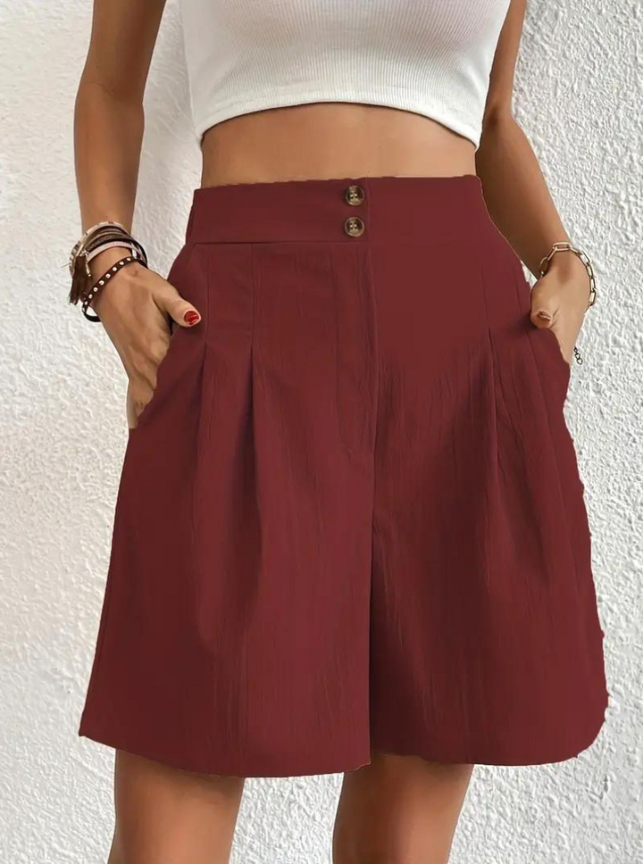 "Zomershort met plooien, hoge taille, zakken en luchtige pasvorm, ideaal voor elegante, comfortabele zomerse look."