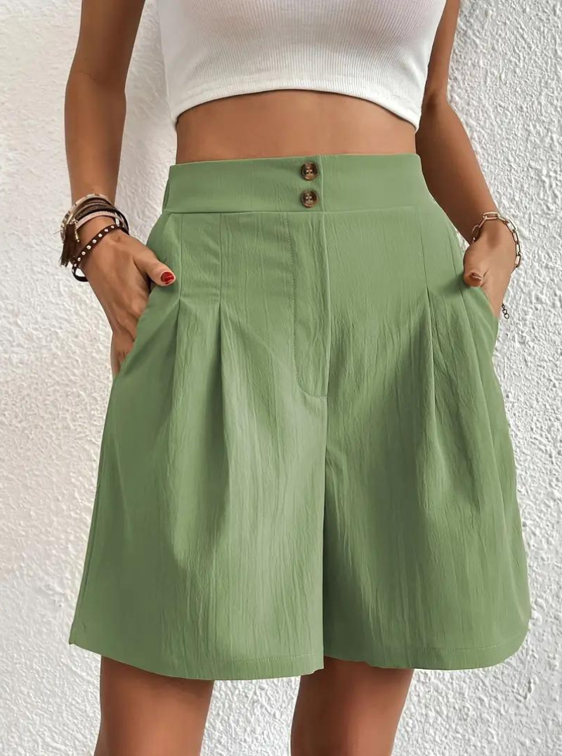 "Zomershort met plooien, hoge taille, zakken en luchtige pasvorm, ideaal voor elegante, comfortabele zomerse look."