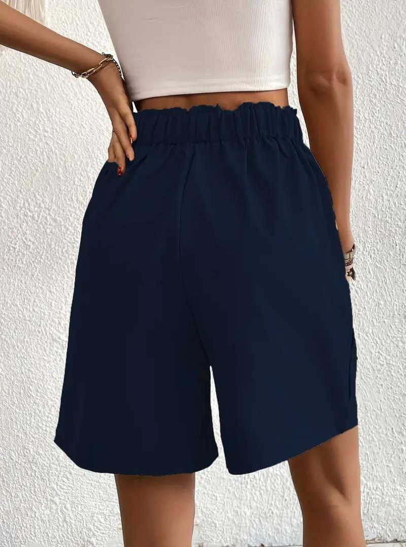 "Zomershort met plooien, hoge taille, zakken en luchtige pasvorm, ideaal voor elegante, comfortabele zomerse look."