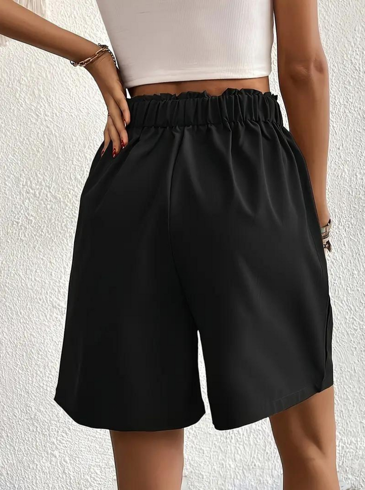 "Zomershort met plooien, hoge taille, zakken en luchtige pasvorm, ideaal voor elegante, comfortabele zomerse look."