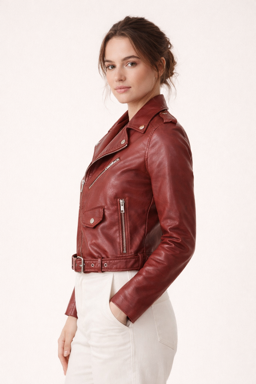 Rode dames bikerjas, slank model, voor een modieuze en casual look. Perfecte lente- of herfstjas.