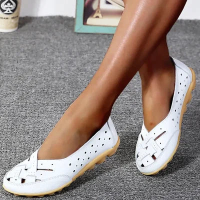Zwarte dames comfort loafers met flexibele zool voor pijnvrij lopen, ideaal voor brede voeten.