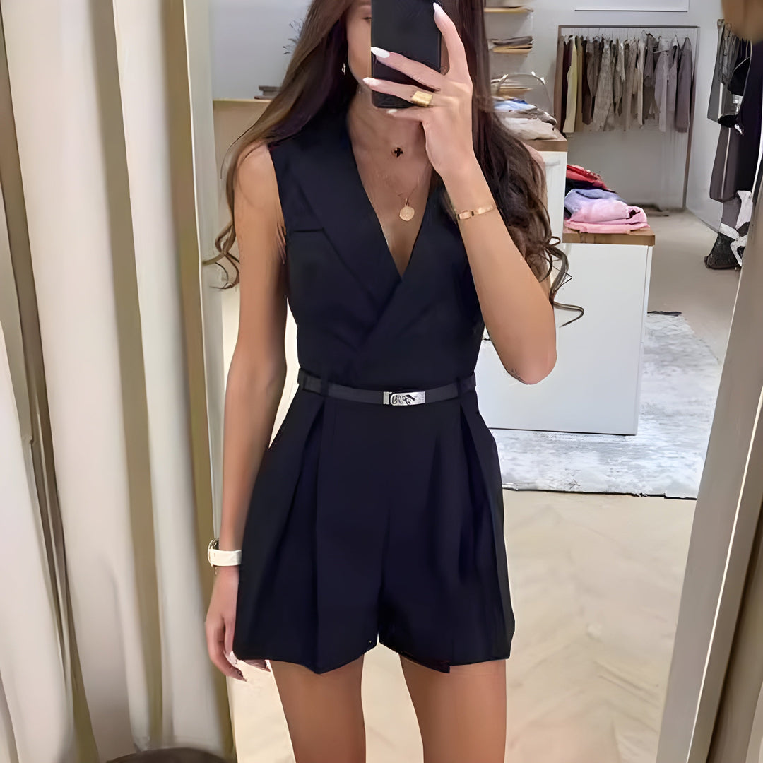 Zwarte feestelijke dames romper, mouwloos, met diepe V-hals. Elegante keuze voor speciale zomeravonden.