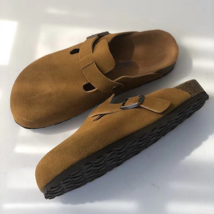 Zwarte heren clogs met ergonomische steun en verstelbare gesp; comfortabele instap sandalen voor mannen.