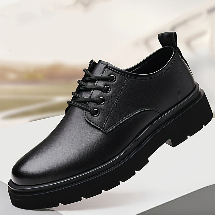 "Zwarte heren leren schoenen, formele stijl met ronde neus en Italiaanse look, voor zowel zakelijke als sociale gelegenheden.