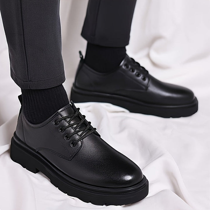 "Zwarte heren leren schoenen, formele stijl met ronde neus en Italiaanse look, voor zowel zakelijke als sociale gelegenheden.