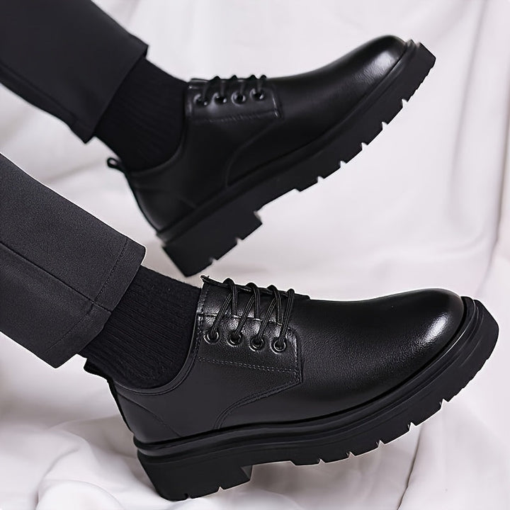 "Zwarte heren leren schoenen, formele stijl met ronde neus en Italiaanse look, voor zowel zakelijke als sociale gelegenheden.