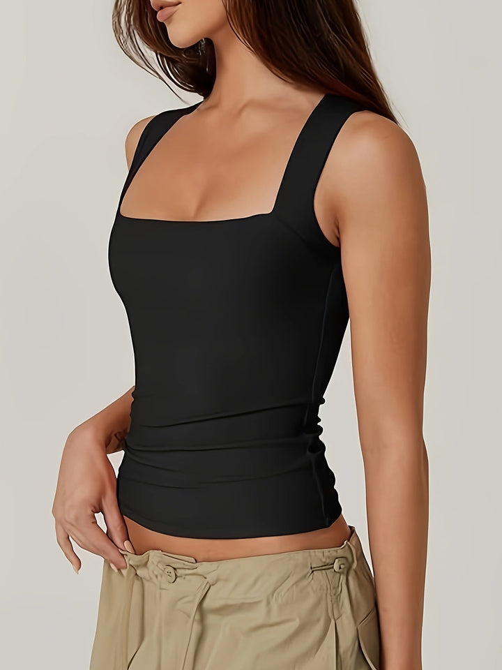 "Zwarte minimalistische tanktop, vierkante hals, brede schouderbanden, perfecte pasvorm voor casual en elegante stijlen."