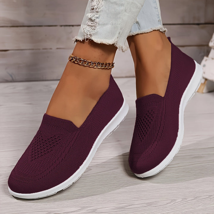 "Zwarte orthopedische instappers voor dames, stijlvol en comfortabel. Slip-on design met ademend bovenwerk en ondersteuning."