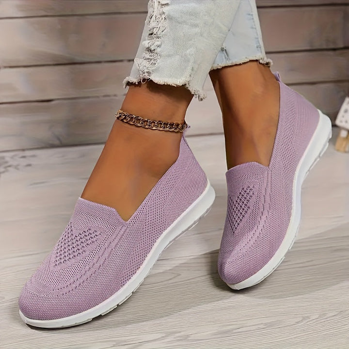 "Zwarte orthopedische instappers voor dames, stijlvol en comfortabel. Slip-on design met ademend bovenwerk en ondersteuning."
