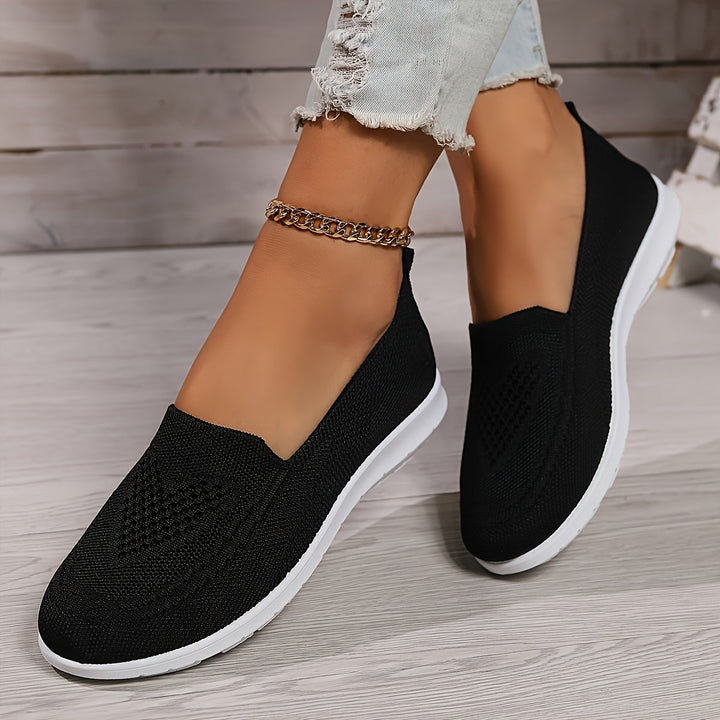 "Zwarte orthopedische instappers voor dames, stijlvol en comfortabel. Slip-on design met ademend bovenwerk en ondersteuning."