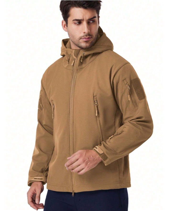 "Zwarte water- en winddichte outdoor set voor heren met fleecevoering, zes zakken en verstelbare capuchon voor elk weer."
